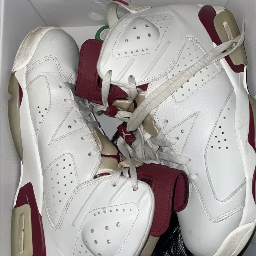 Jordan 6 maroon size 11